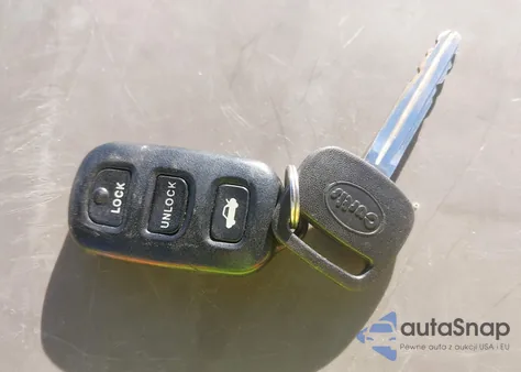 2003 Toyota Camry Le z USA, uszkodzony, nr VIN 4T1BE32K23U123687